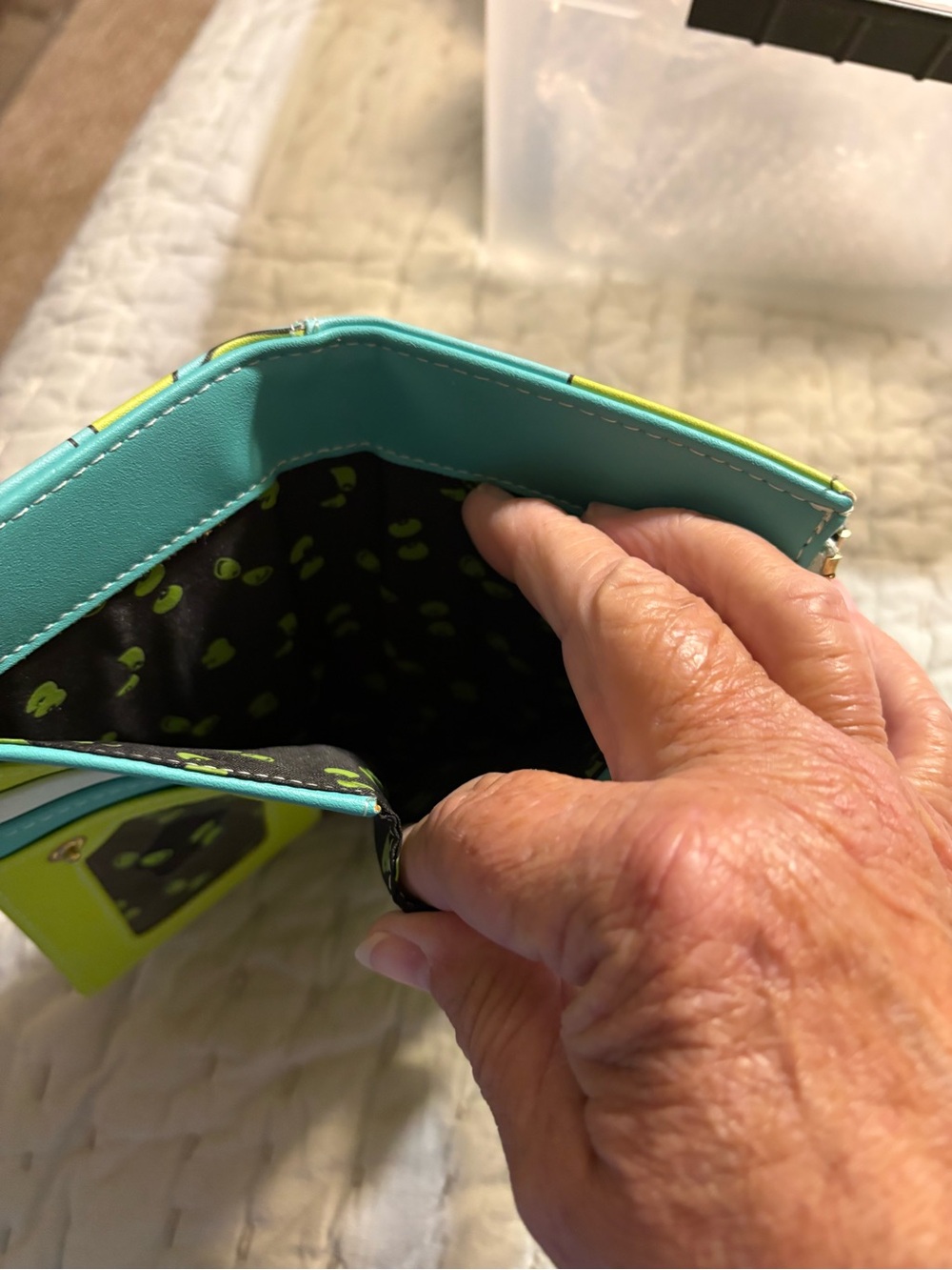 Loungefly Scooby-Doo Zip Wallet - Lime & Aqua with Orange Flower - Picture 5 of 6